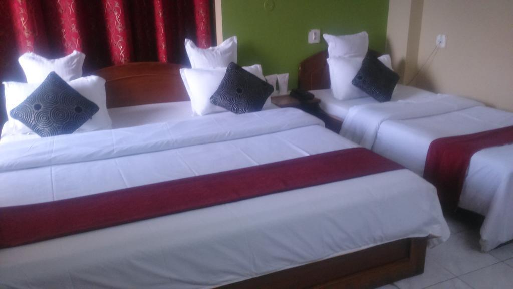 Breeze Hotel Siliguri Oda fotoğraf